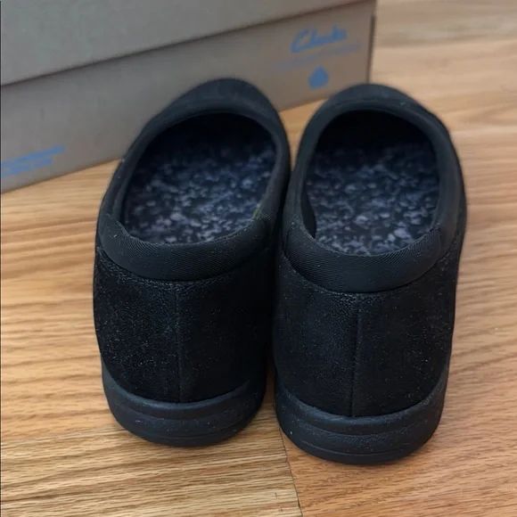 Clarks Women's Cloudsteppers Black Loafers - Picture 4 of 6